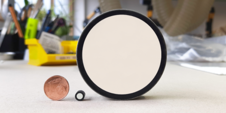 Unser Kleinster vs. Größter Ultraschallwandler im Vergleich mit 1 Cent