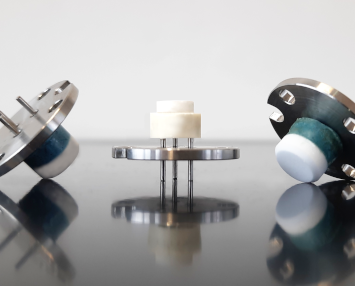 Glass feedthrough for ultrasonic transducers under high pressure